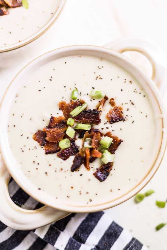 One Pot Creamy Cauliflower Soup