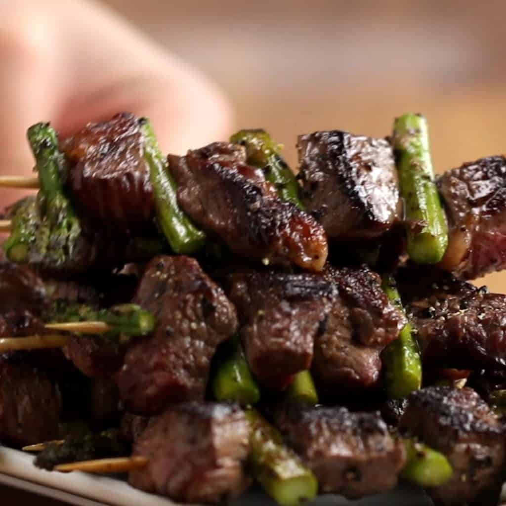 Marinated sirloin kabobs with grilled asparagus