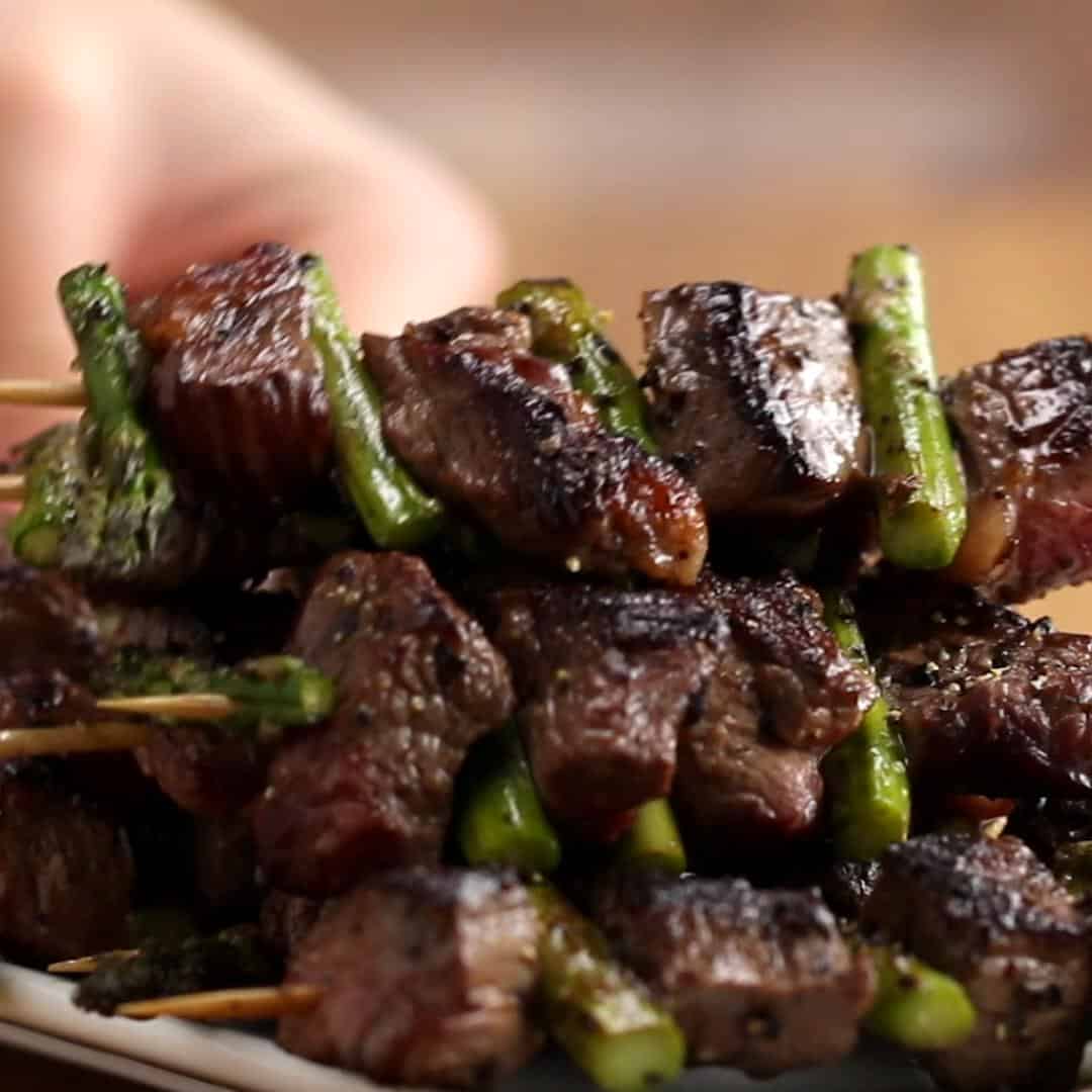Marinated sirloin kabobs with grilled asparagus Livofy PCOS Recipes